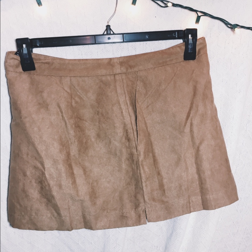 🌿 faux suede skort size large 🌿